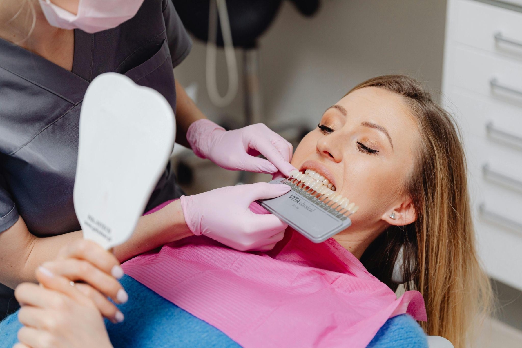 Teeth Whitening for Sensitive Teeth: What Dentists Recommend